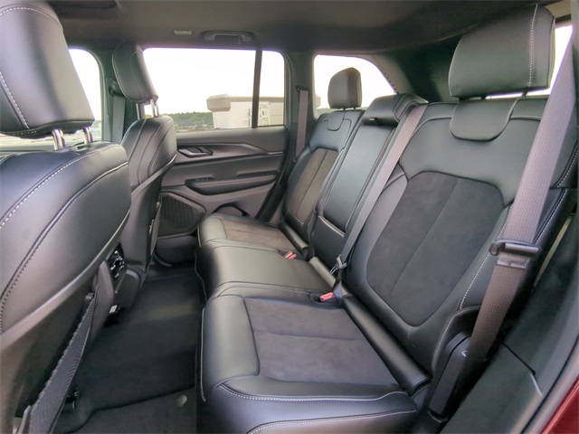 2025 Jeep Grand Cherokee Altitude X photo 13