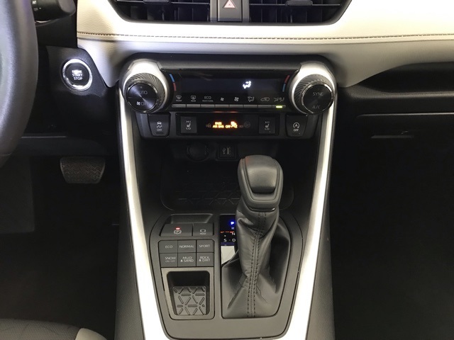 2023 Toyota RAV4 XLE photo 17