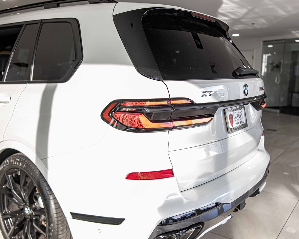 2025 BMW X7 - Image 14