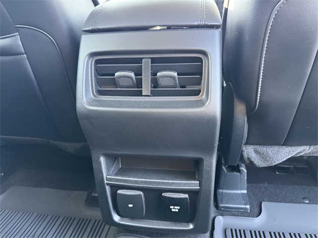 2020 Ford Edge SEL photo 25