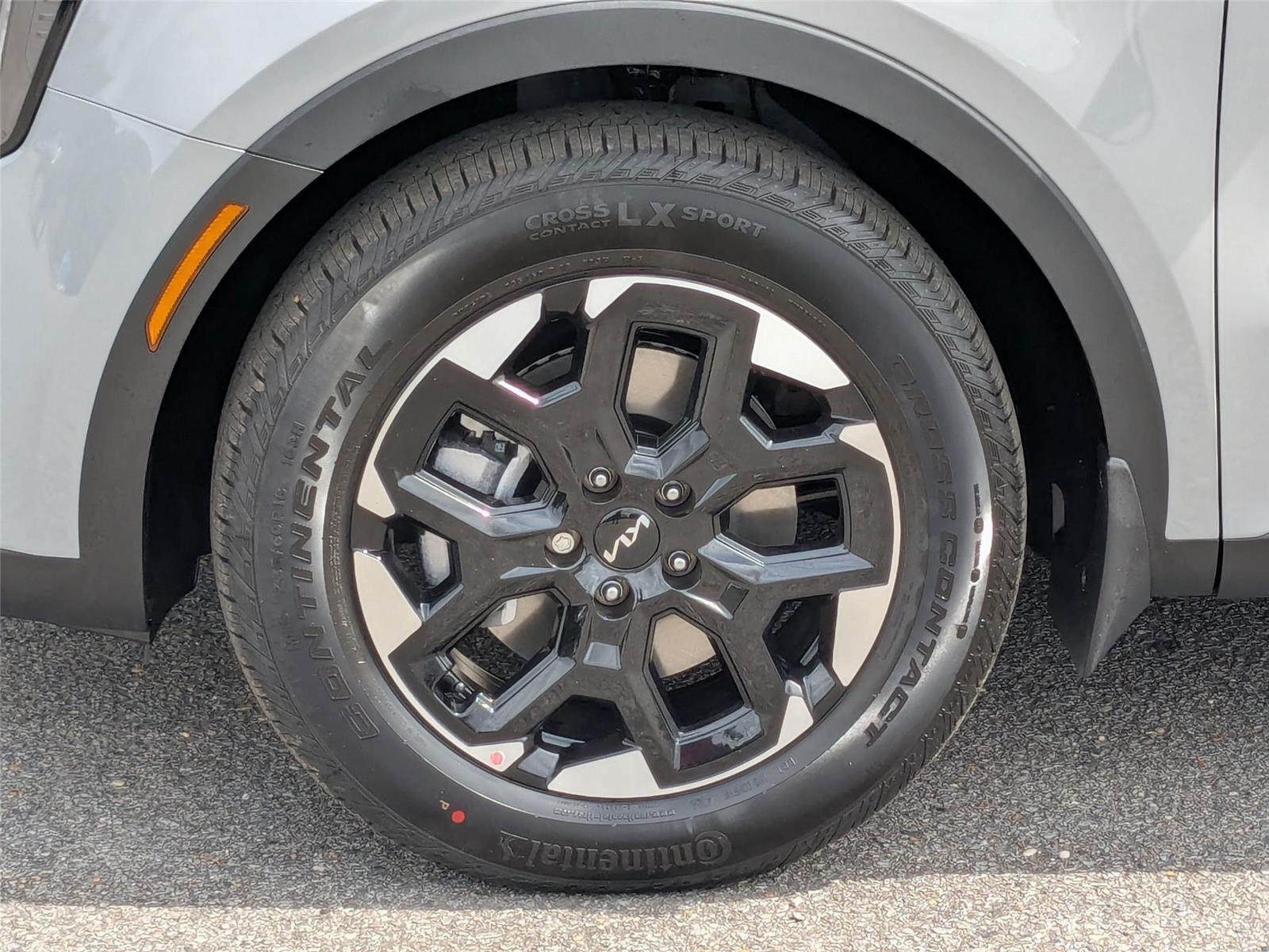 2025 Kia Sorento S photo 3