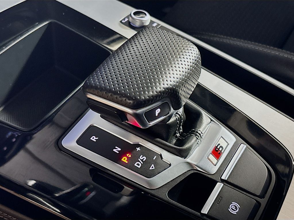 2021 Audi SQ5 Prestige photo 12