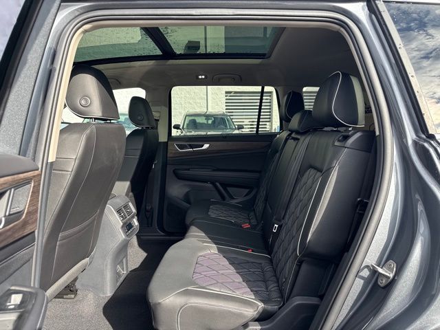 2025 Volkswagen Atlas SEL Premium R-Line photo 6
