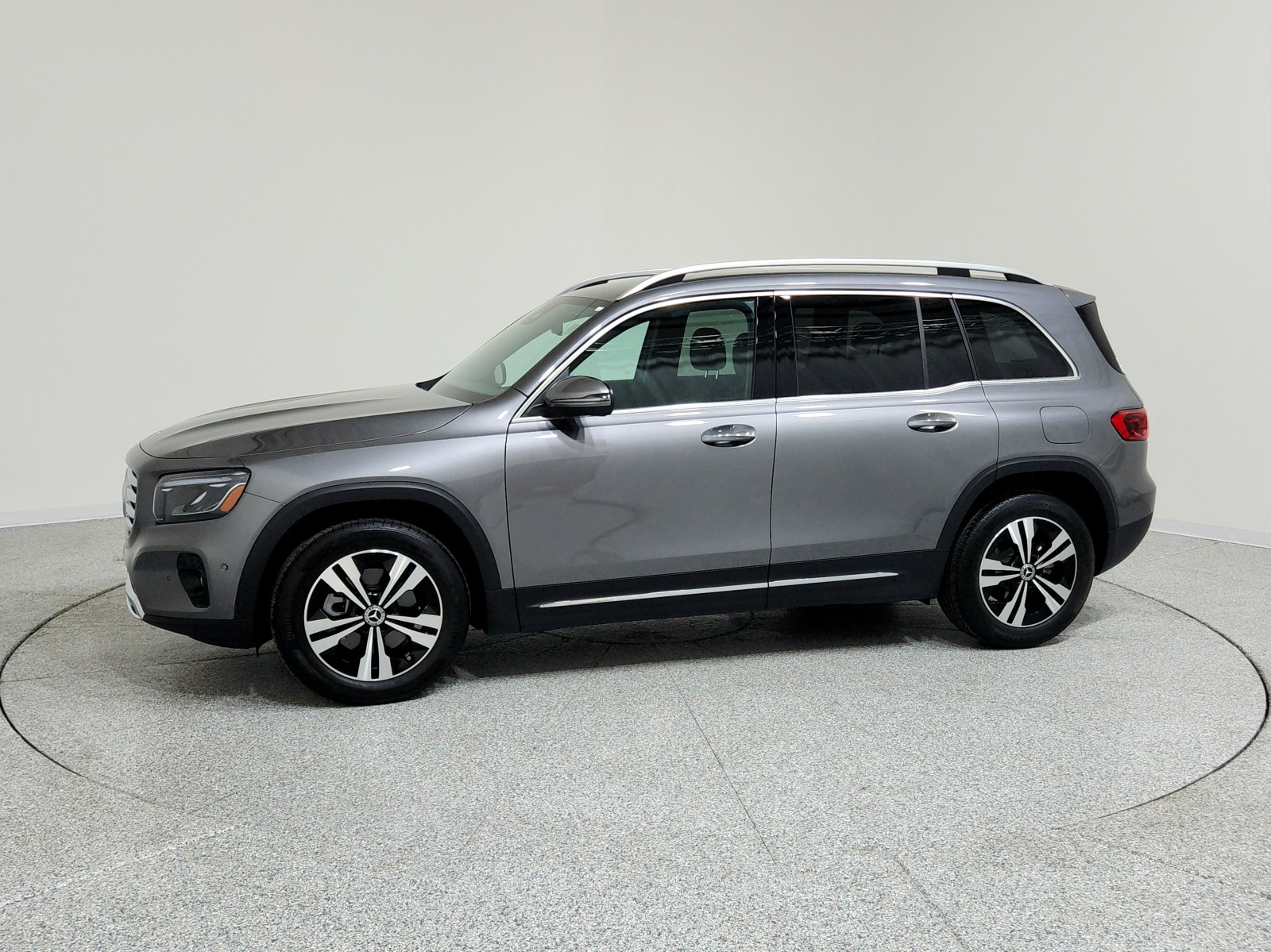 2025 Mercedes Benz GLB 250 photo 11