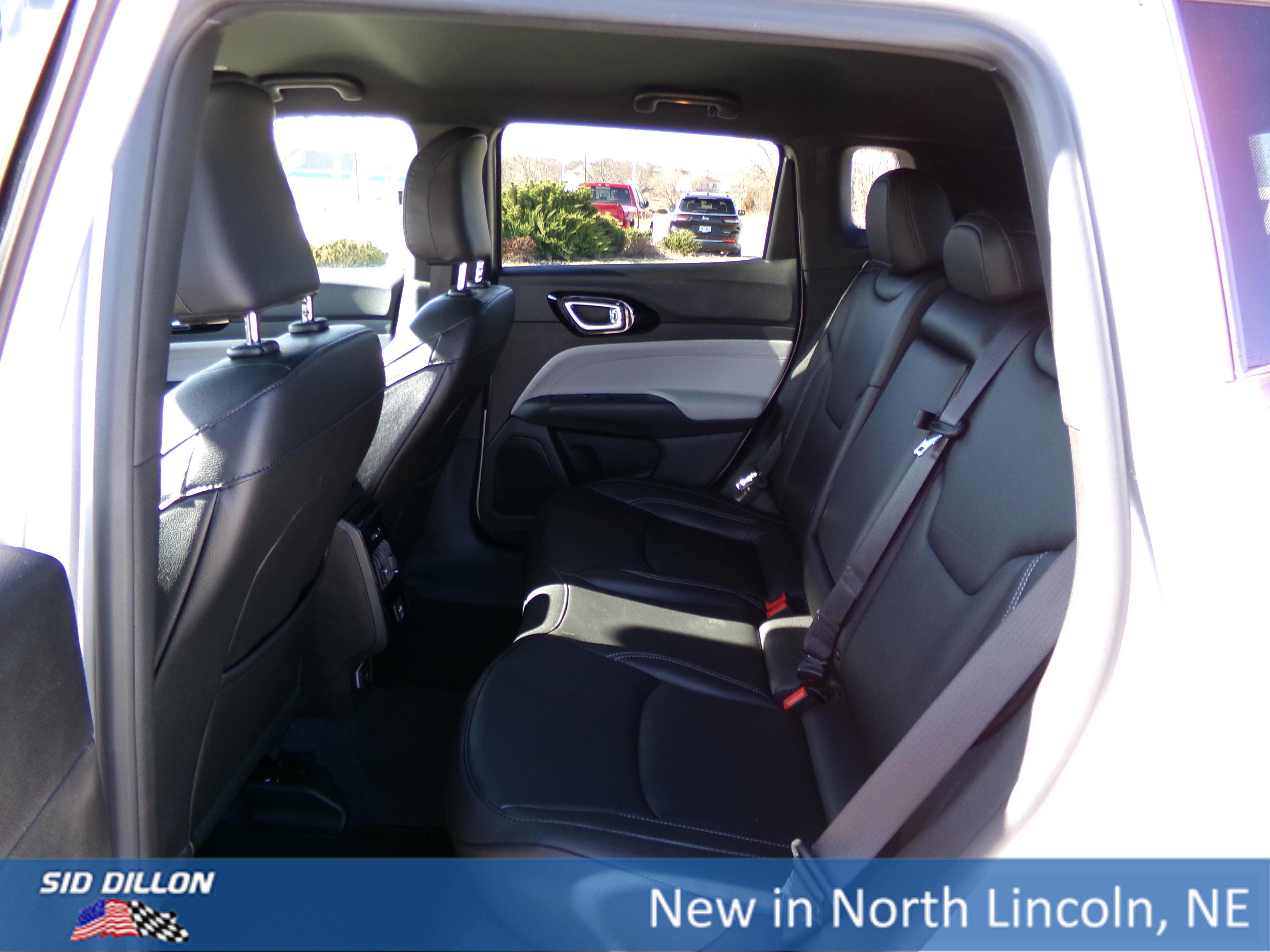 2025 Jeep Compass Limited photo 8