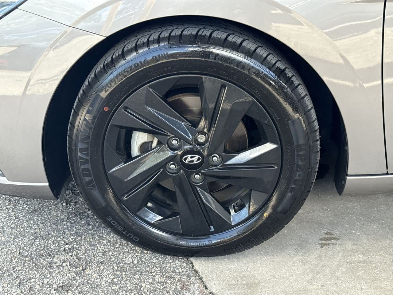 2023 Hyundai Elantra SEL photo 10