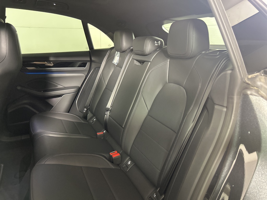 2025 Porsche Macan Electric 4 photo 17