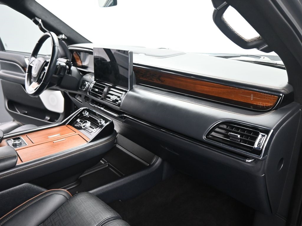 2023 Lincoln Navigator Black Label photo 4