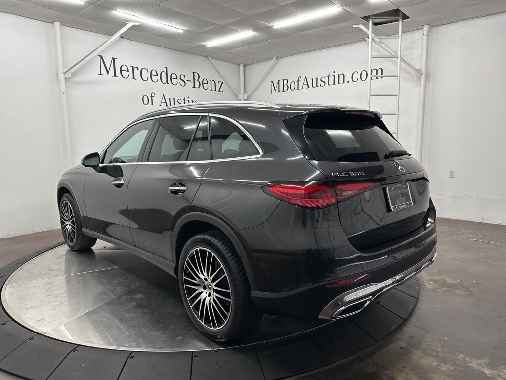 2026 Mercedes Benz GLC 300 photo 4