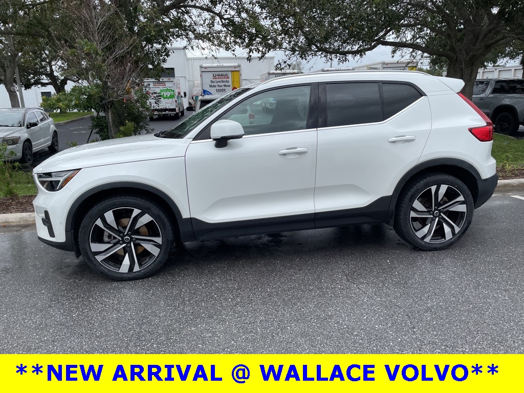 2023 Volvo XC40 Ultimate photo 3
