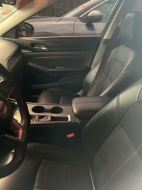 2021 Nissan Altima 2.5 SR photo 9