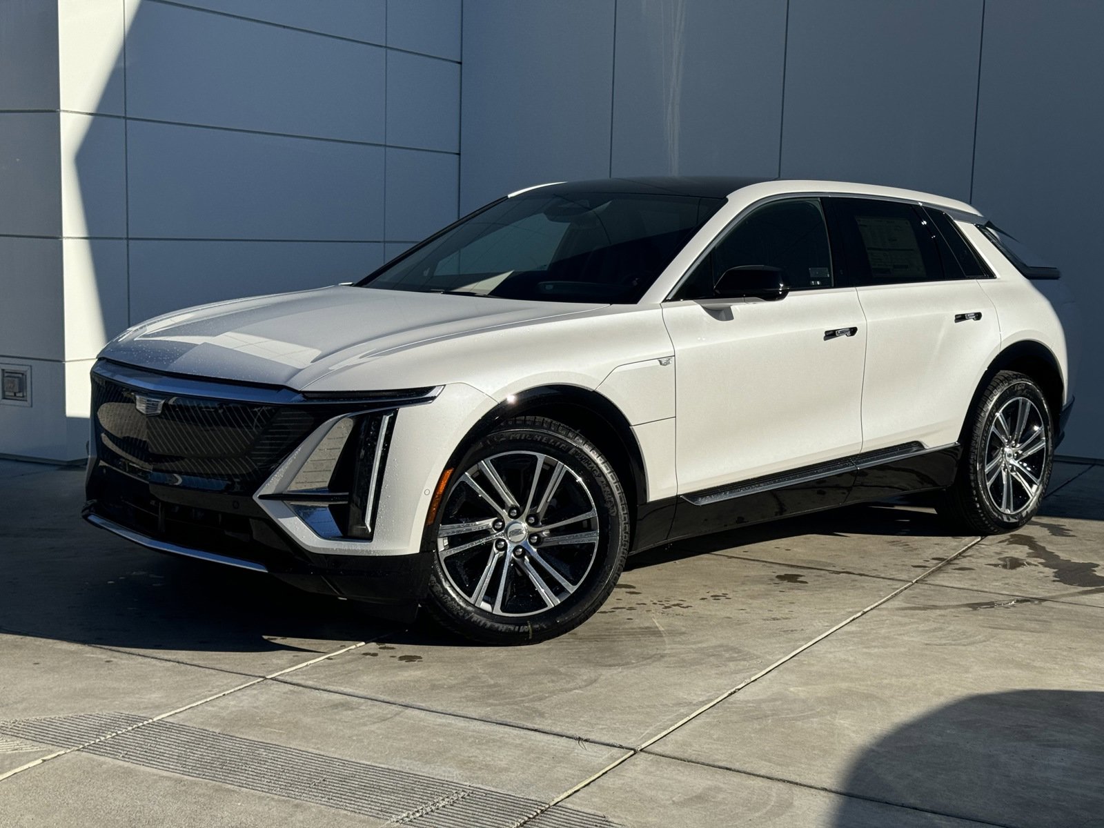 Used 2025 Cadillac LYRIQ Luxury 1 with VIN 1GYKPNRL1SZ306471 for sale in Colma, CA
