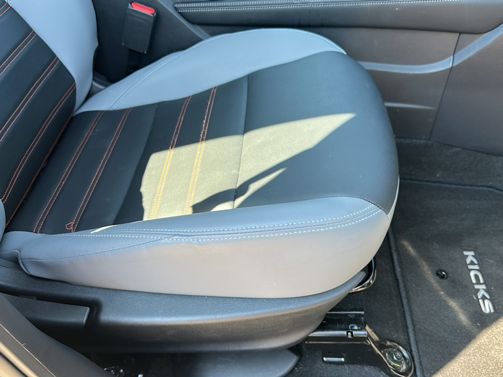 2024 Nissan Kicks SR photo 8