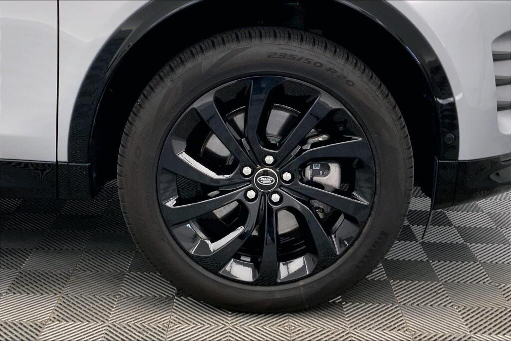2025 Land Rover Discovery Sport Dynamic SE photo 6