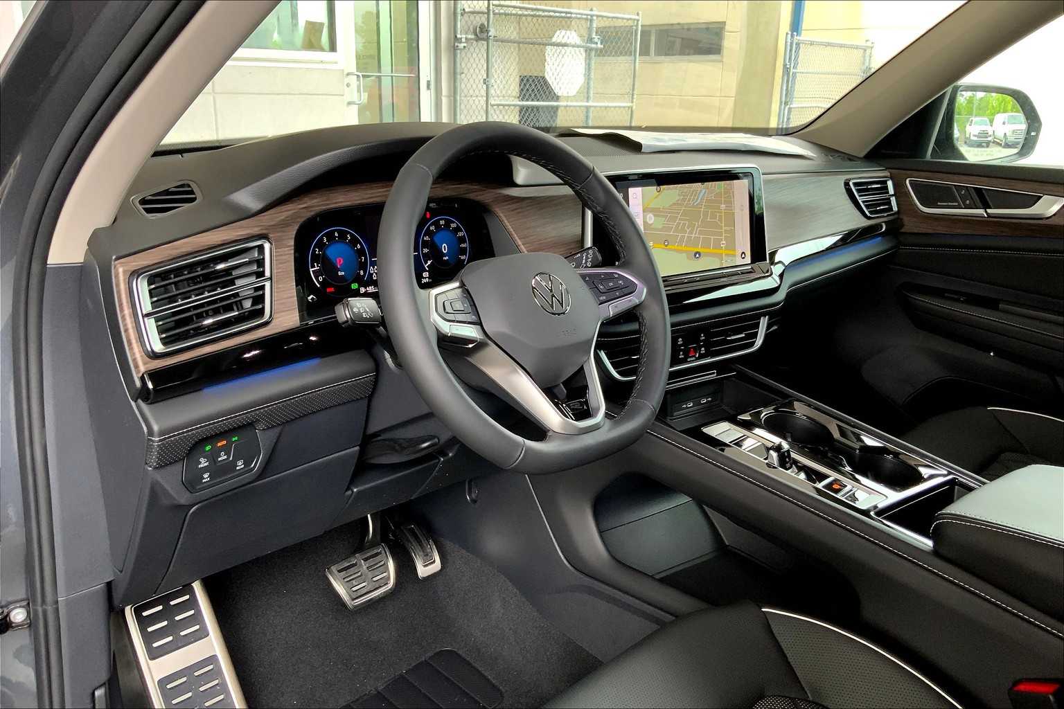 2025 Volkswagen Atlas SEL Premium R-Line photo 7