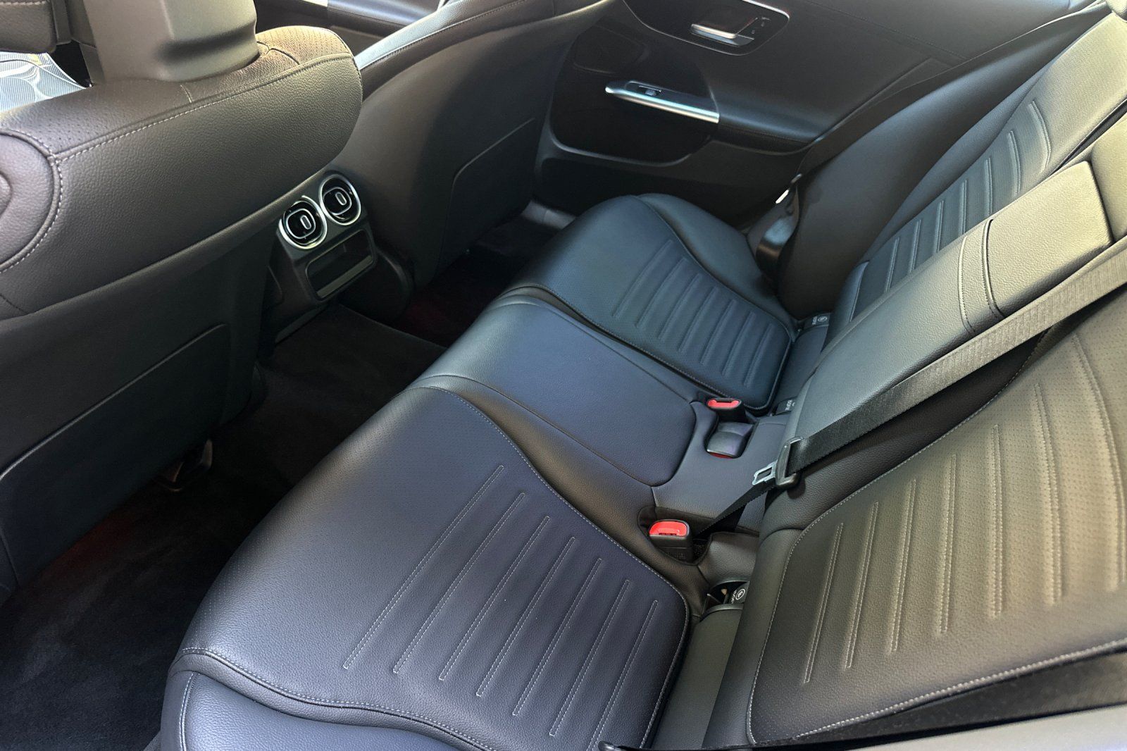 2023 Mercedes Benz C 300 photo 4