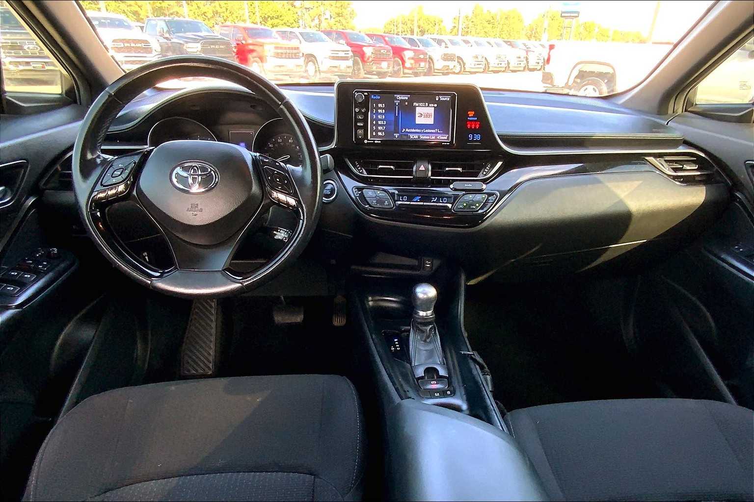 2018 Toyota C-HR XLE Premium photo 13