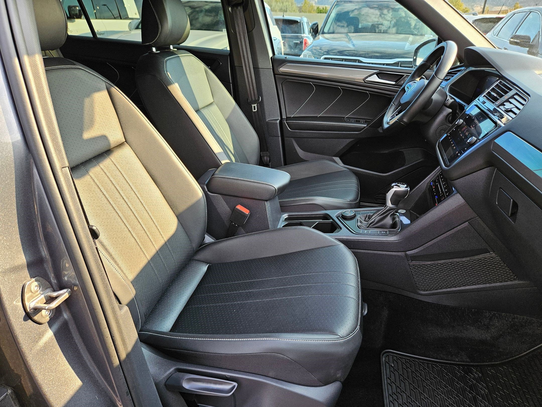 2023 Volkswagen Tiguan SE R-Line Black photo 30