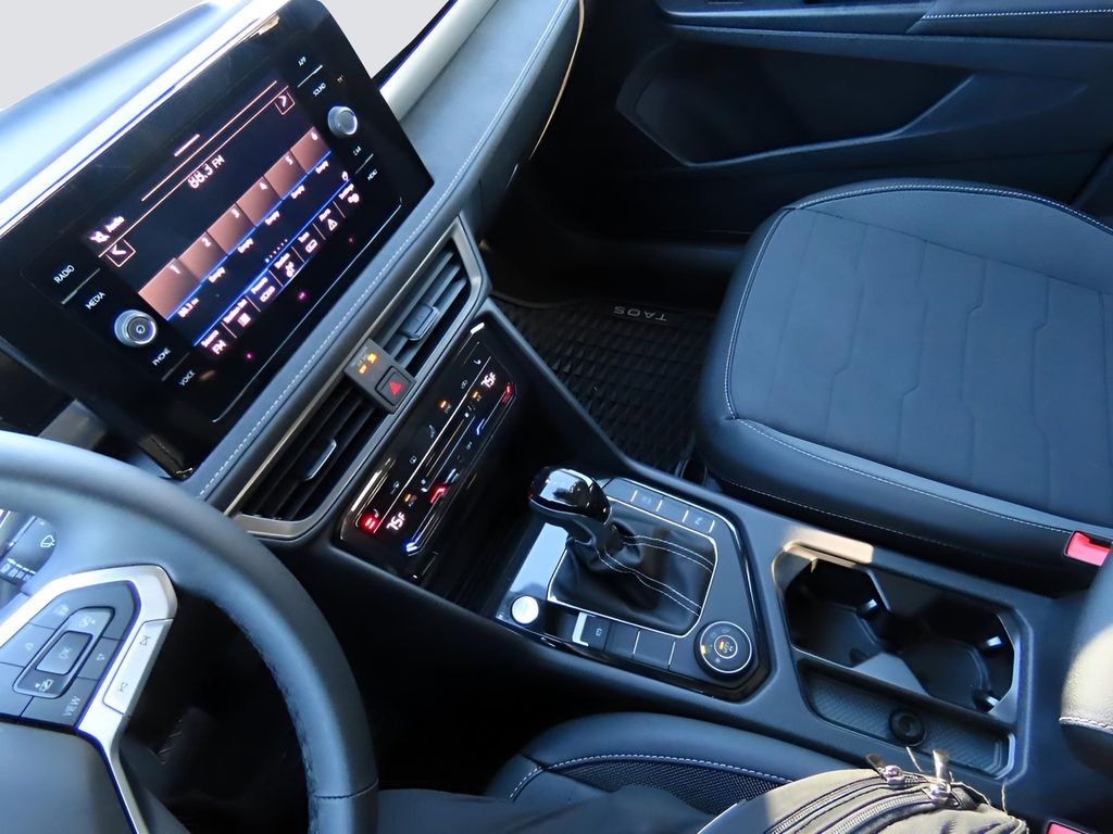 2025 Volkswagen Taos SE photo 20