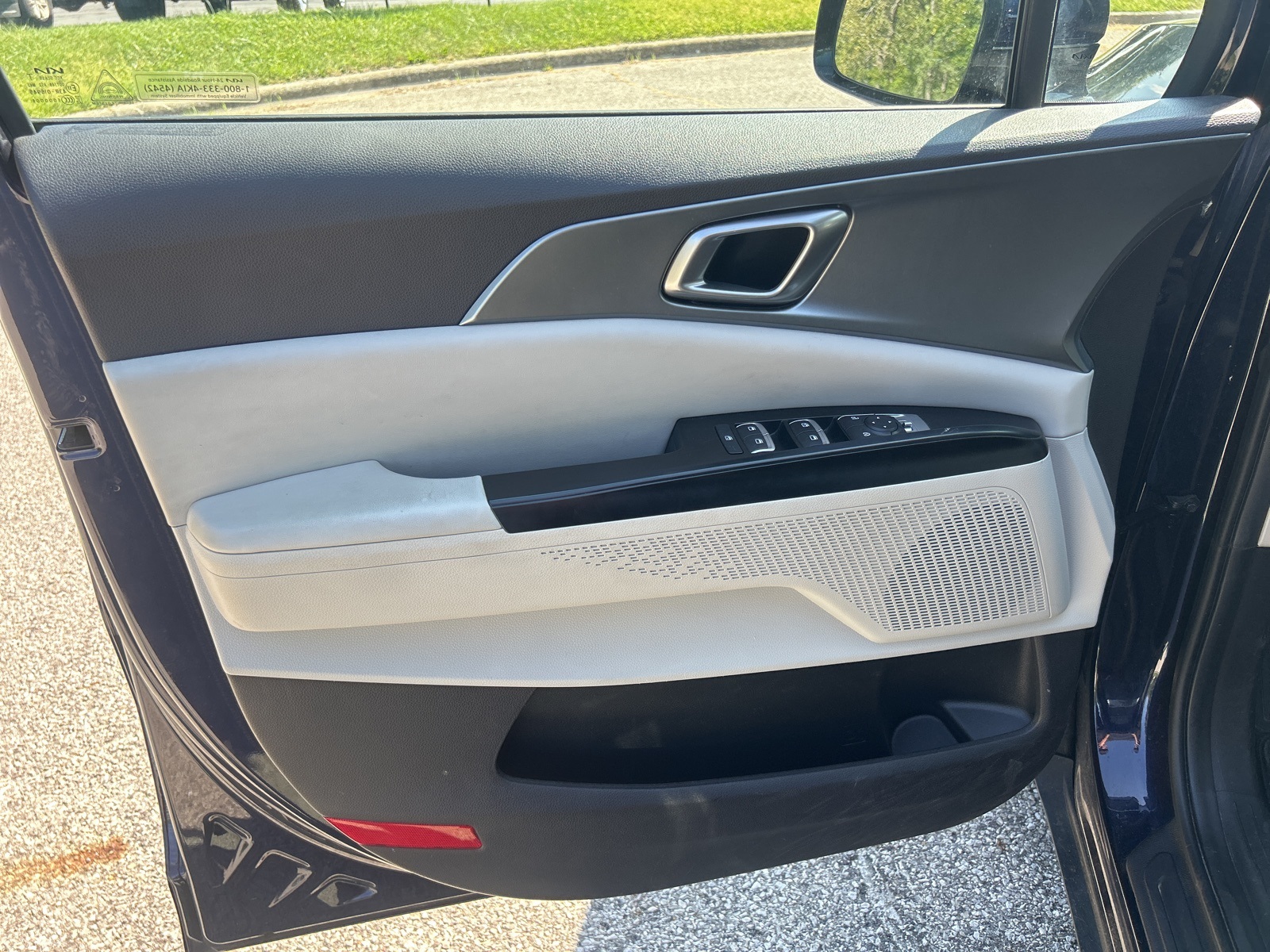 2024 Kia Carnival LX photo 12