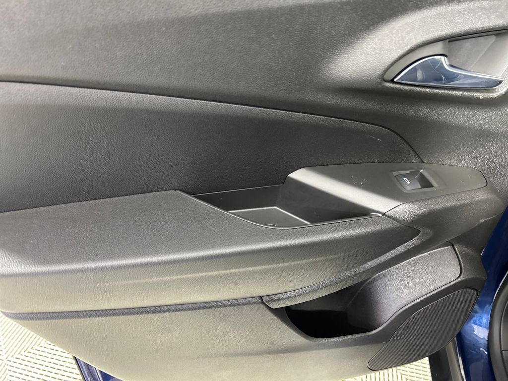 2024 Chevrolet Trax LT photo 23