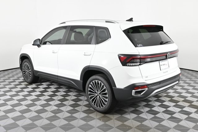2025 Volkswagen Taos SE photo 2