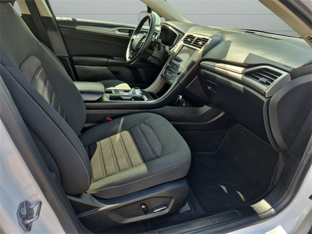 2020 Ford Fusion SE photo 24