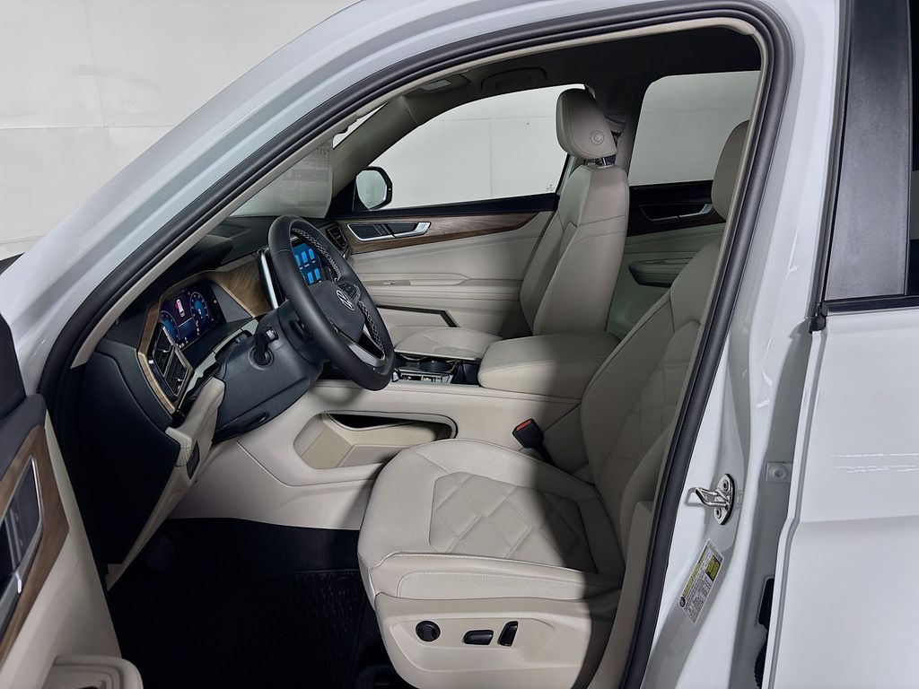 2025 Volkswagen Atlas SE Technology photo 11