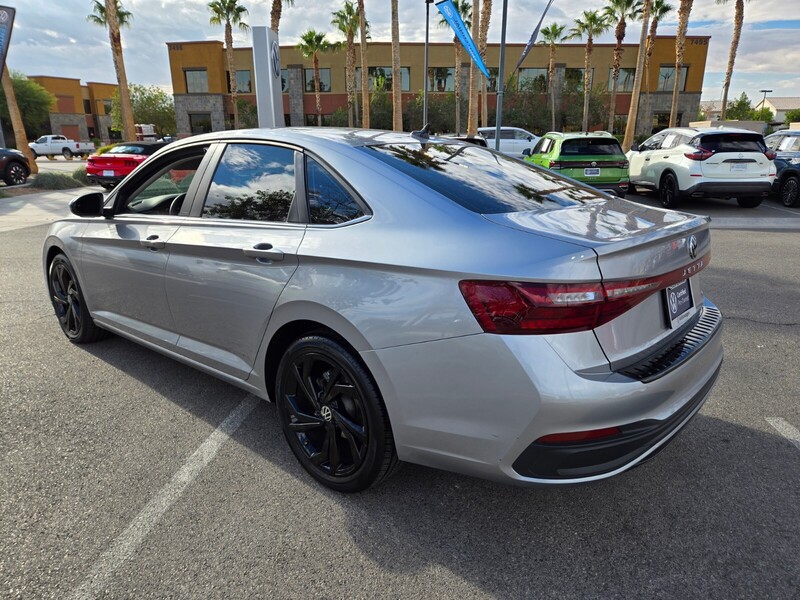 2025 Volkswagen Jetta 1.5T SE photo 3