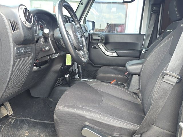 2014 Jeep Wrangler Rubicon photo 11