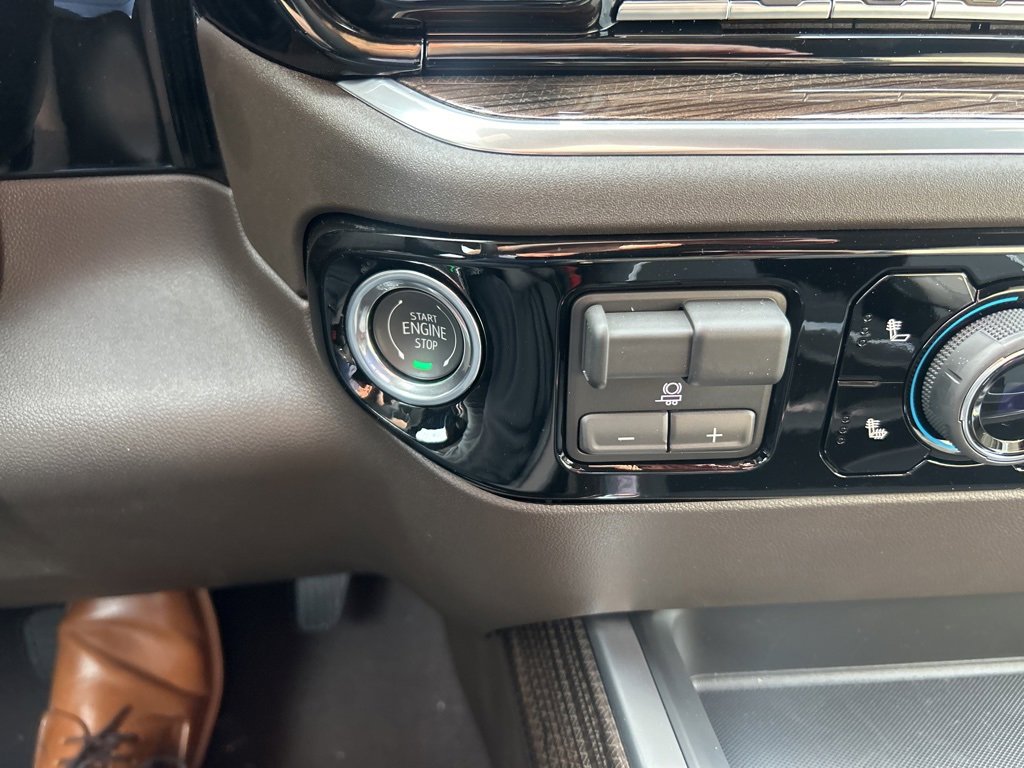 2025 Chevrolet Silverado 2500HD LT photo 14