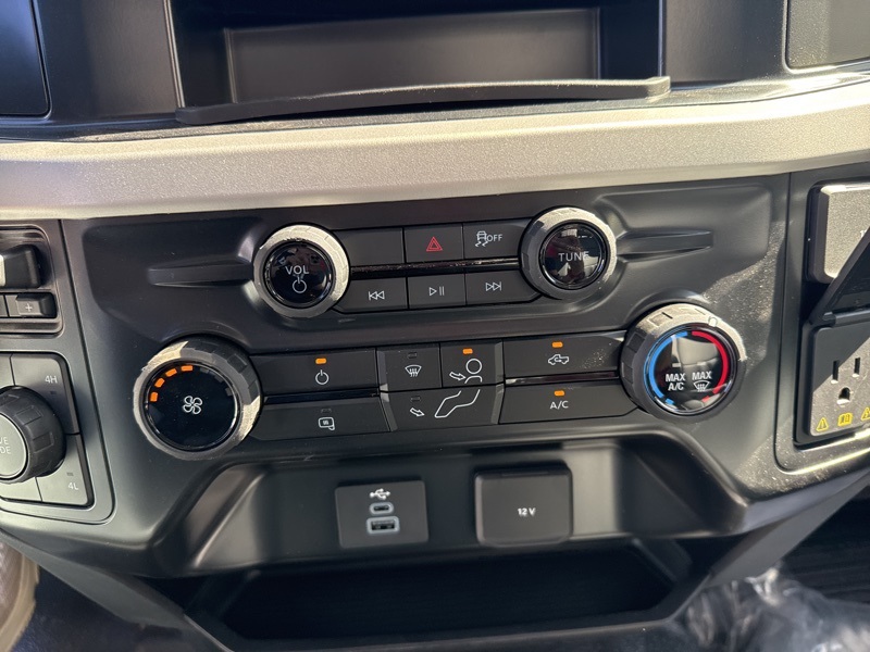 2025 Ford F-600 photo 22