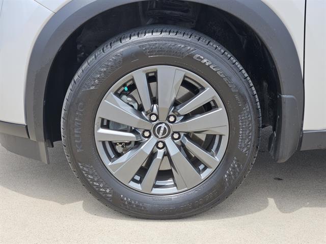 2024 Nissan Pathfinder SV photo 6