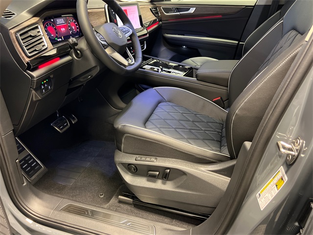 2026 Volkswagen Atlas SEL Premium R-Line photo 7