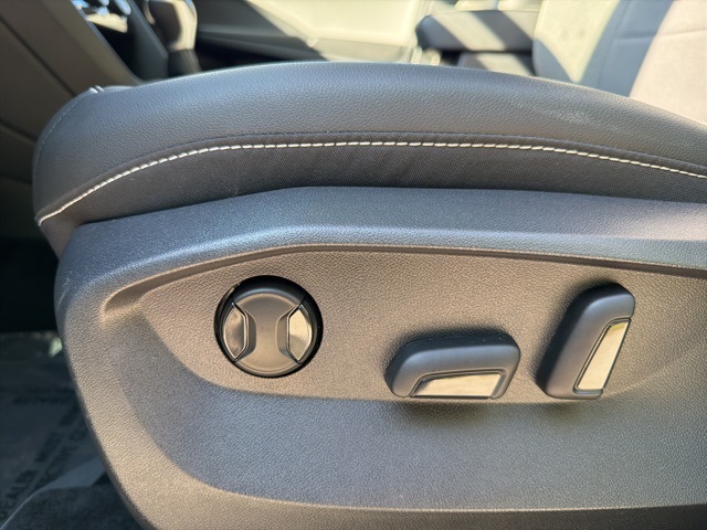 2023 Volkswagen Taos SE photo 8
