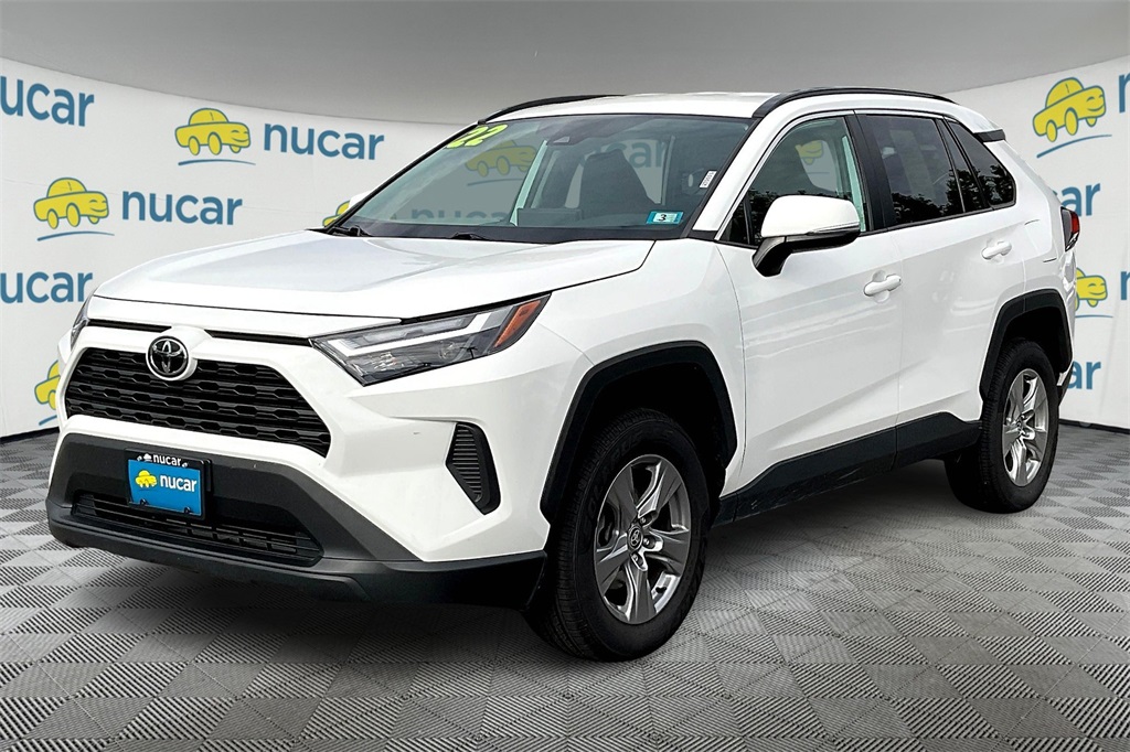 2022 Toyota RAV4 XLE photo 3