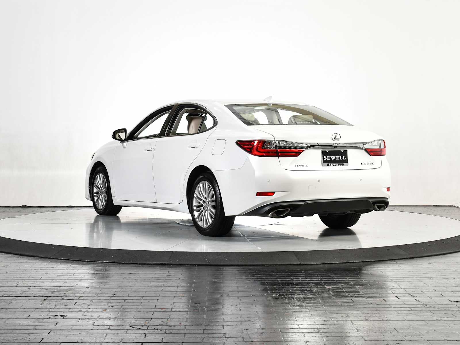 2017 Lexus ES 350 photo 2