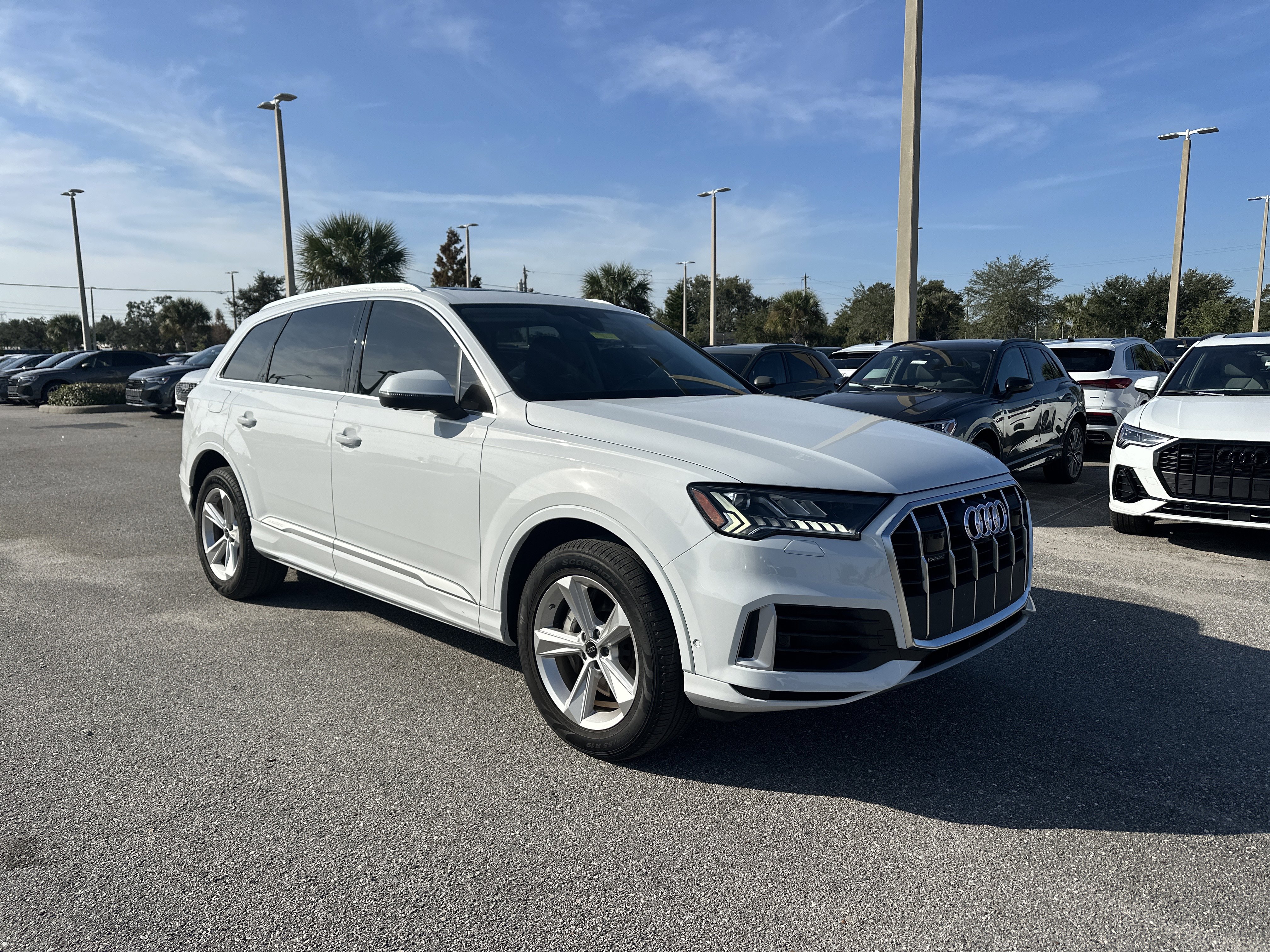 2023 Audi Q7 Premium's photo