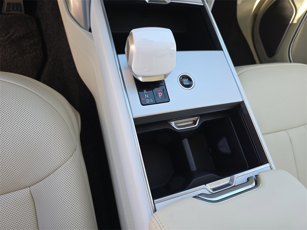 2025 Land Rover Range Rover SV photo 20