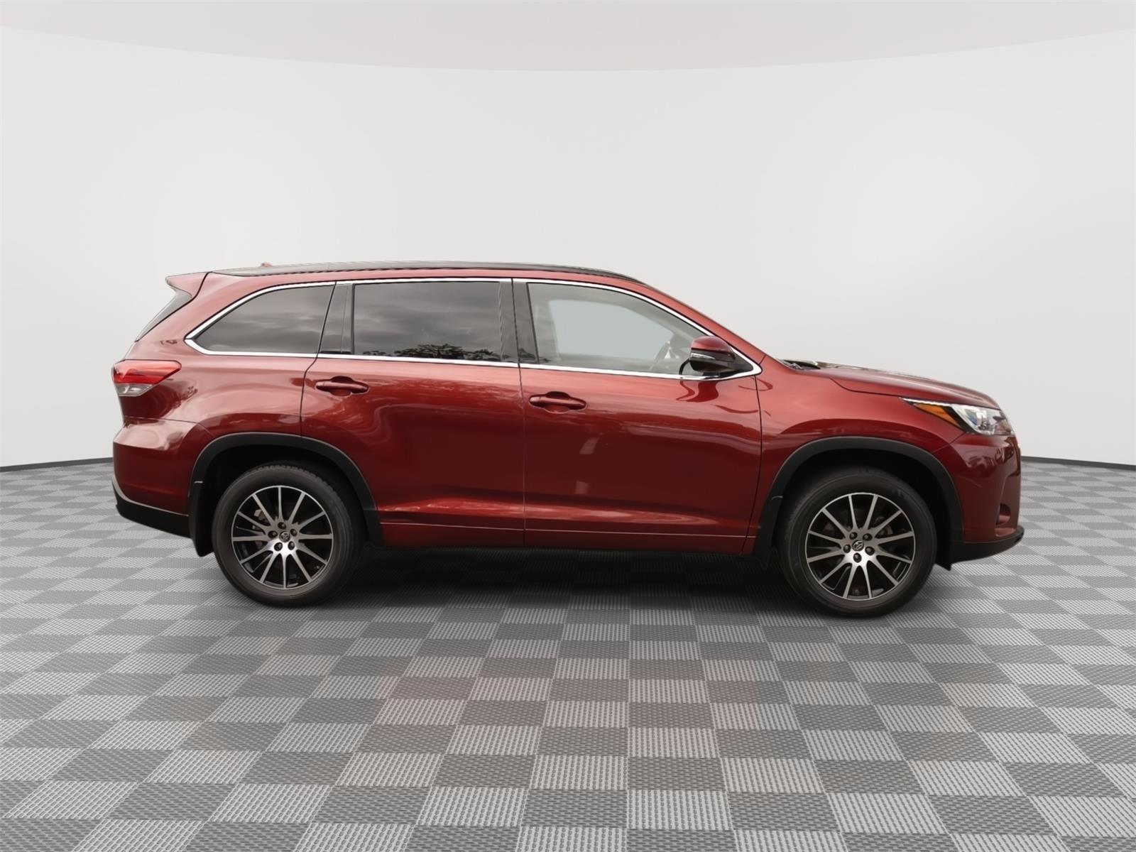 2018 Toyota Highlander SE photo 26