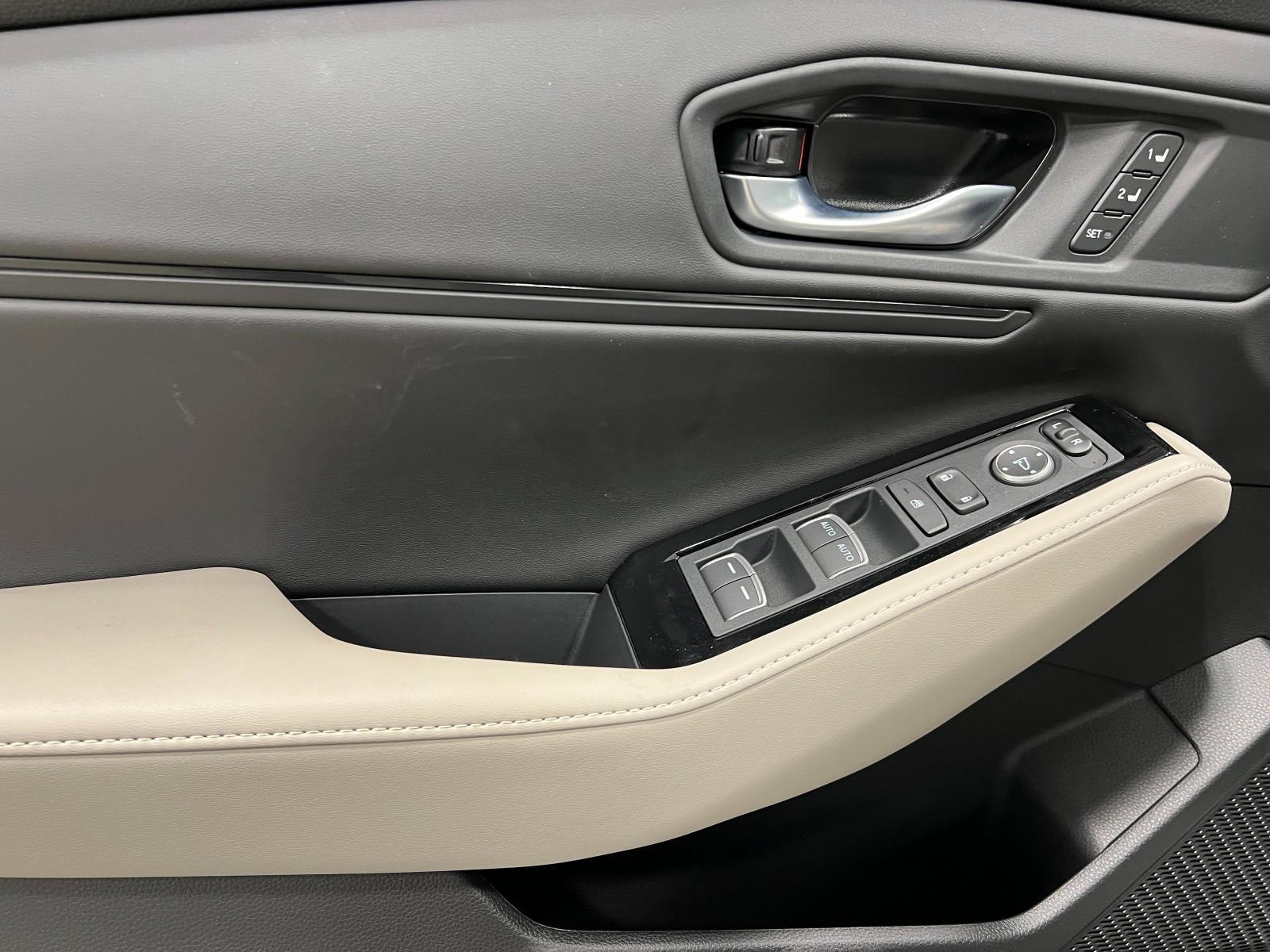 2025 Honda Accord Hybrid Touring photo 13