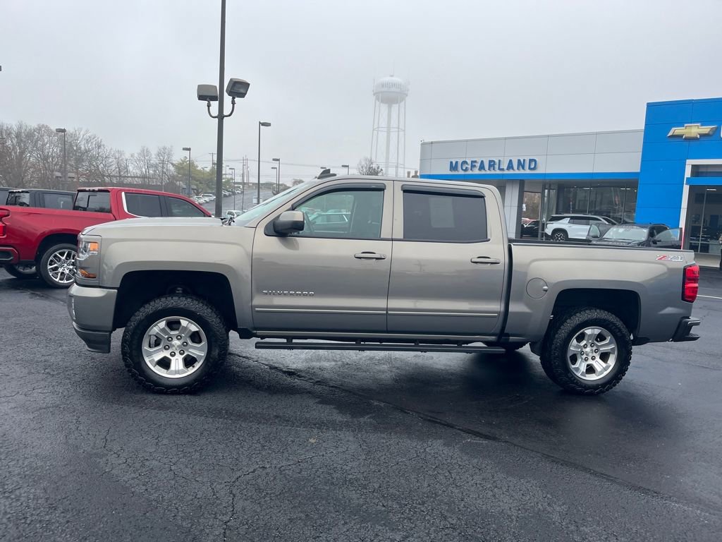 2017 Chevrolet Silverado 1500 LT photo 2
