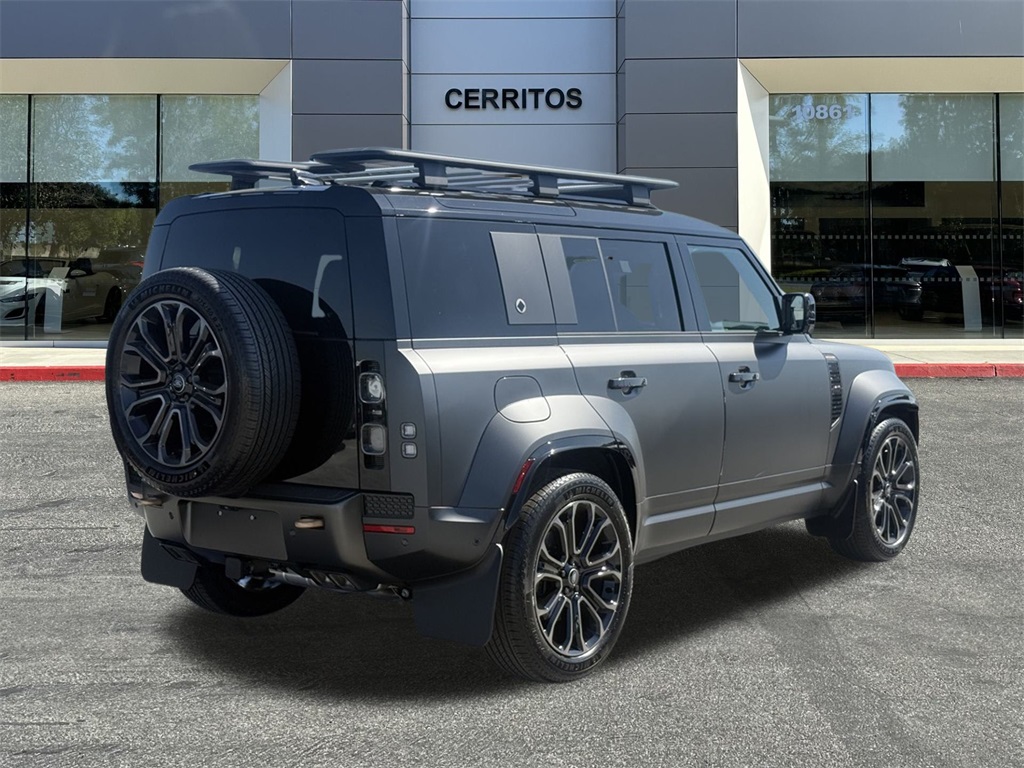 2025 Land Rover Defender 110 photo 4