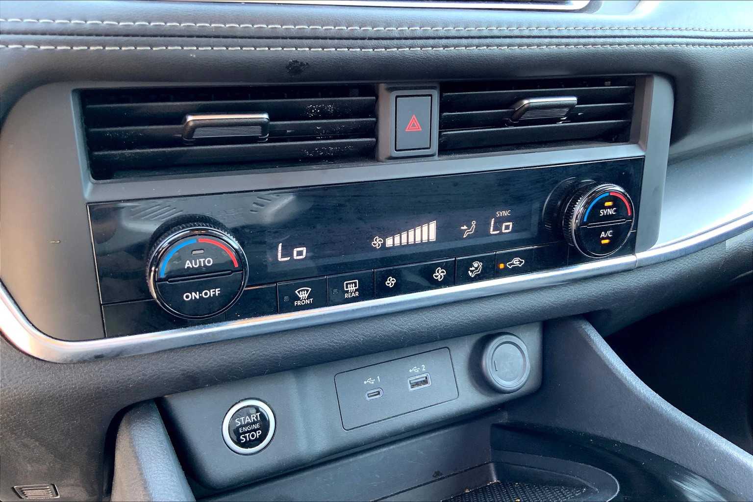 2023 Nissan Rogue SV photo 28