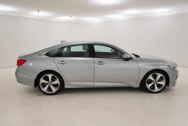 2018 Honda Accord Touring 2.0T photo 2