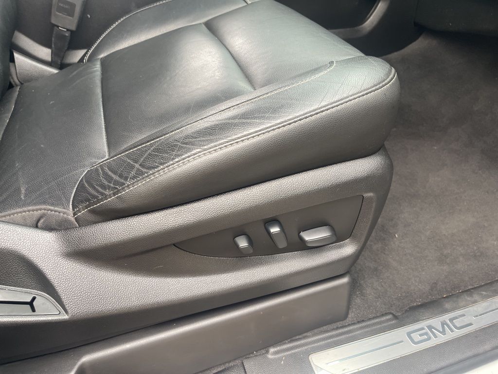 2019 Gmc Yukon SLT photo 36