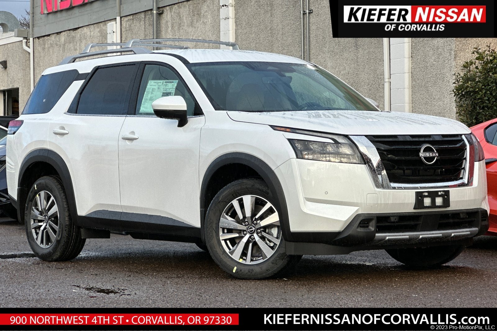 2025 Nissan Pathfinder SL's photo
