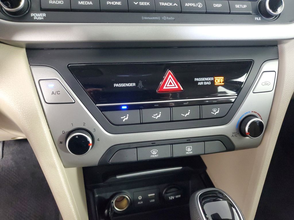 2018 Hyundai Elantra SEL photo 19