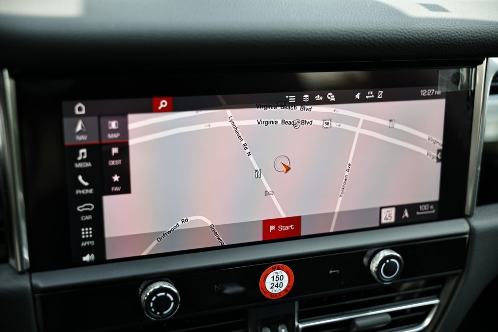 2024 Porsche Macan T photo 39