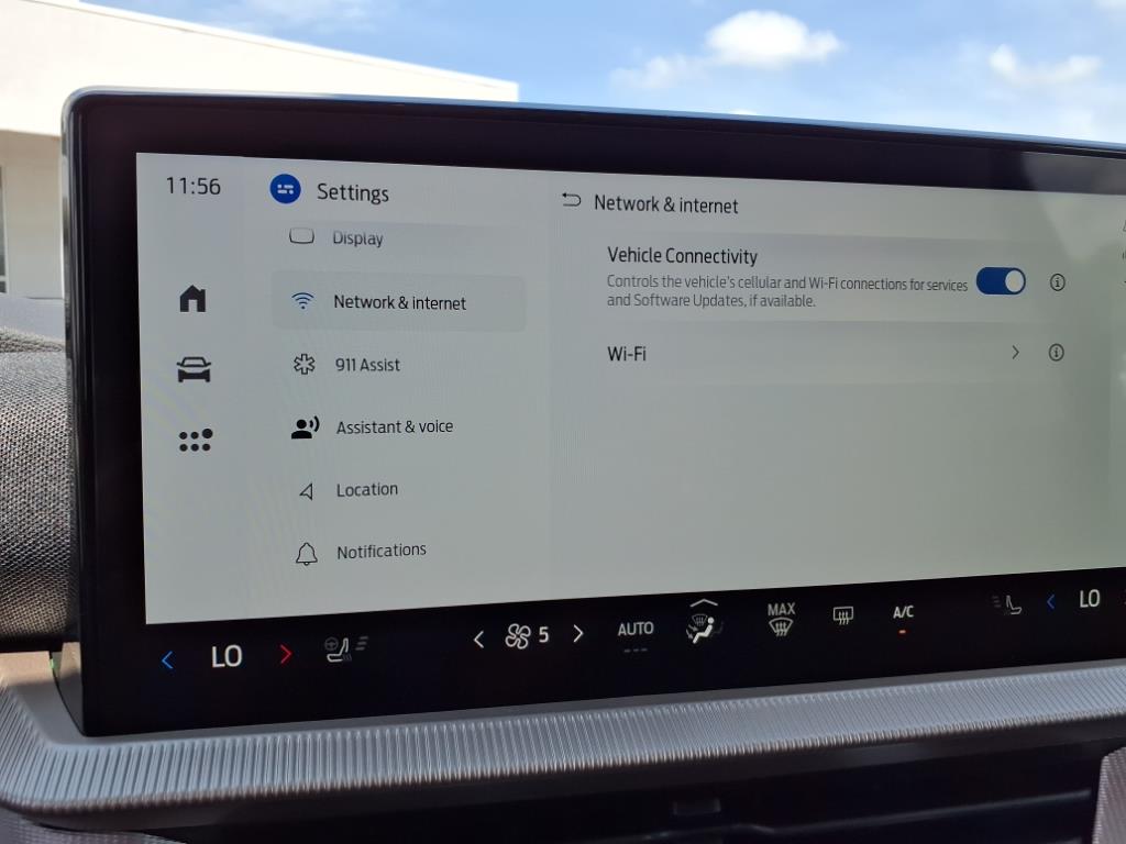 2025 Ford Explorer photo 10